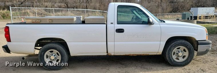 image for item NV9771 2003 Chevrolet Silverado 1500 pickup truck