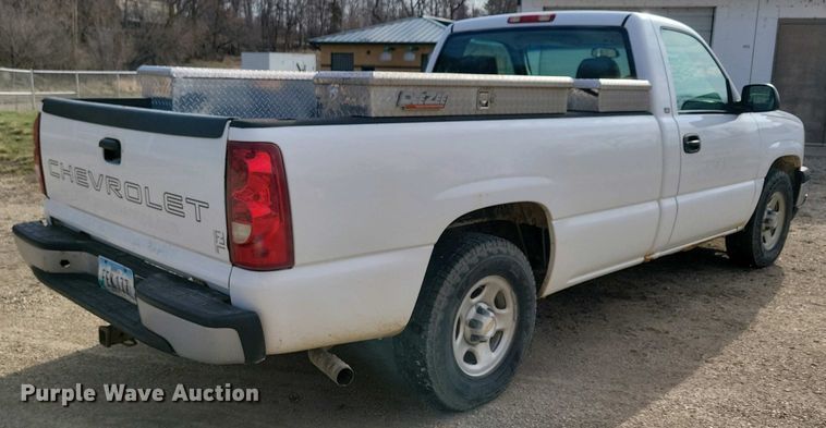 image for item NV9771 2003 Chevrolet Silverado 1500 pickup truck