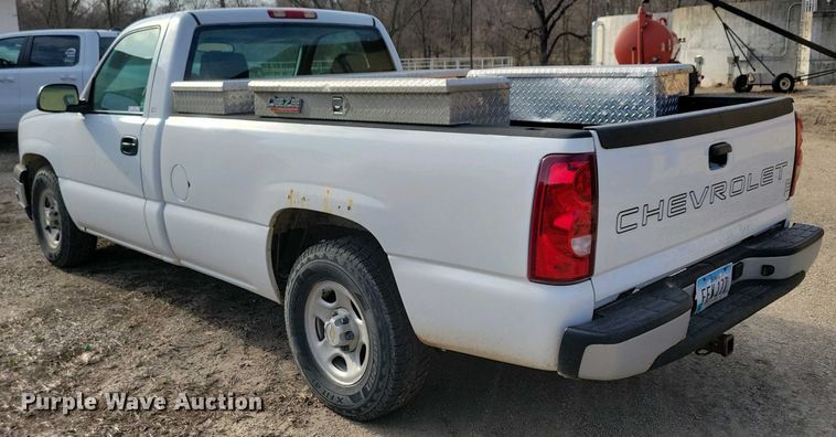 image for item NV9771 2003 Chevrolet Silverado 1500 pickup truck