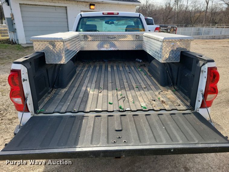 image for item NV9771 2003 Chevrolet Silverado 1500 pickup truck