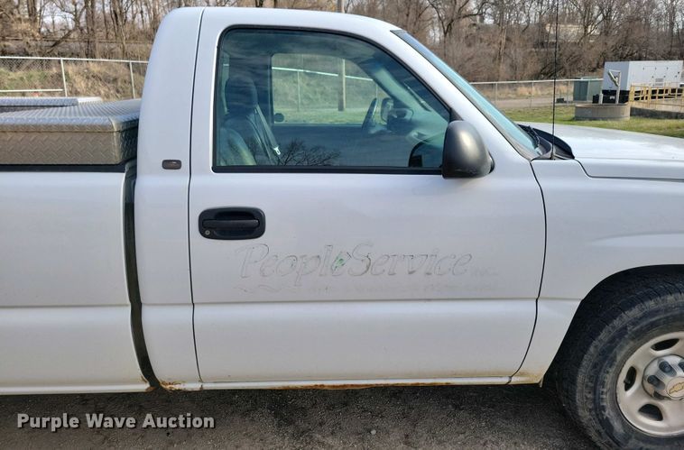 image for item NV9771 2003 Chevrolet Silverado 1500 pickup truck