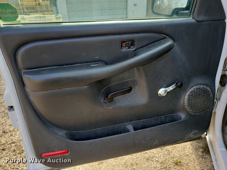 image for item NV9771 2003 Chevrolet Silverado 1500 pickup truck