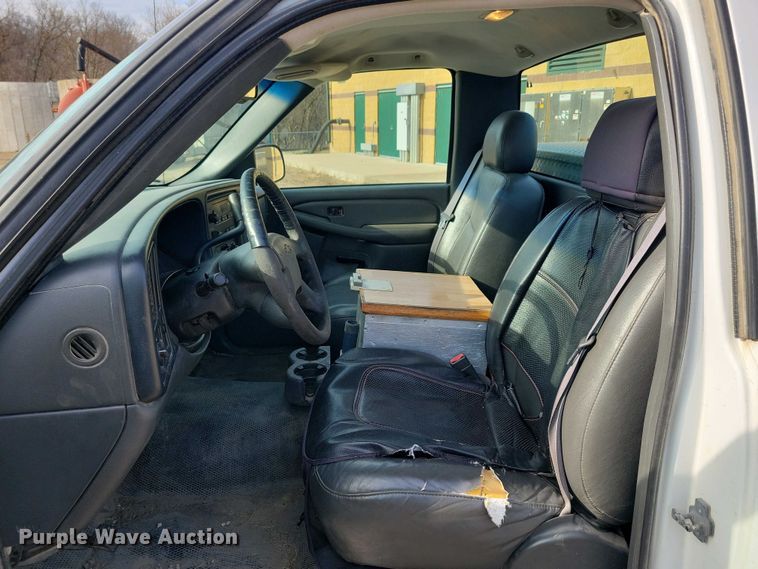 image for item NV9771 2003 Chevrolet Silverado 1500 pickup truck