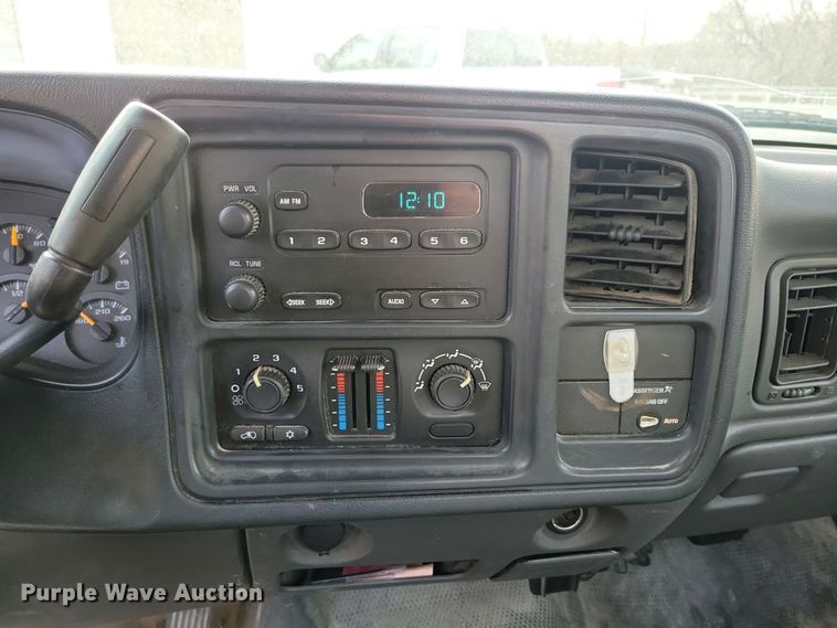 image for item NV9771 2003 Chevrolet Silverado 1500 pickup truck