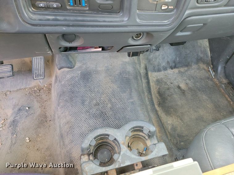 image for item NV9771 2003 Chevrolet Silverado 1500 pickup truck