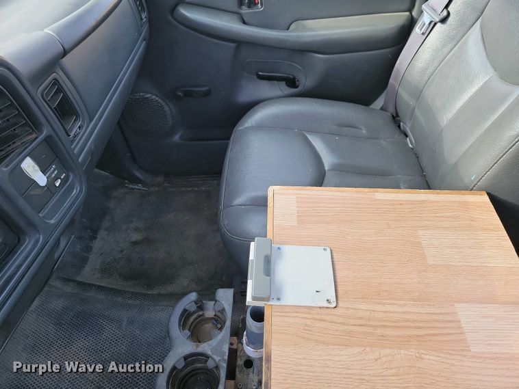 image for item NV9771 2003 Chevrolet Silverado 1500 pickup truck