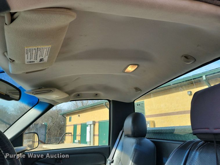 image for item NV9771 2003 Chevrolet Silverado 1500 pickup truck