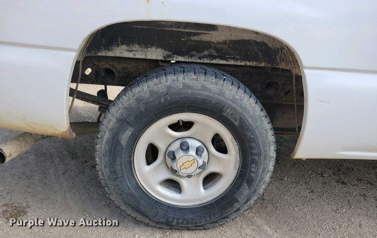 image for item NV9771 2003 Chevrolet Silverado 1500 pickup truck