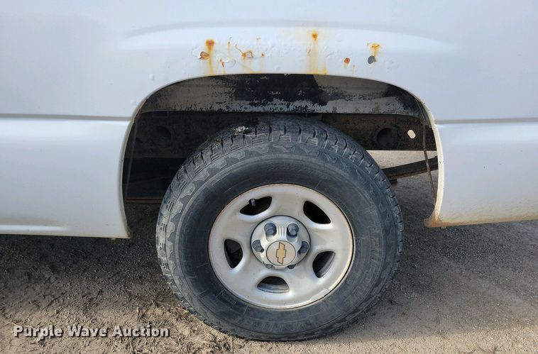 image for item NV9771 2003 Chevrolet Silverado 1500 pickup truck