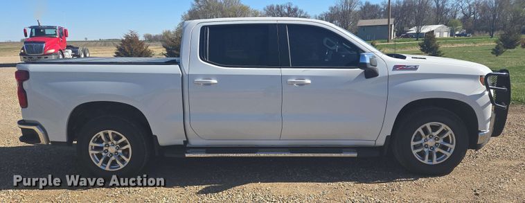 image for item NV9821 2021 Chevrolet Silverado 1500 LT Crew Cab pickup truck