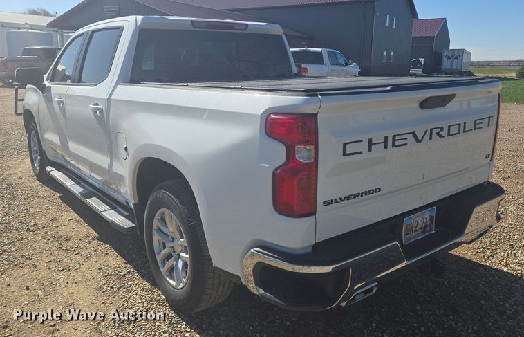 image for item NV9821 2021 Chevrolet Silverado 1500 LT Crew Cab pickup truck