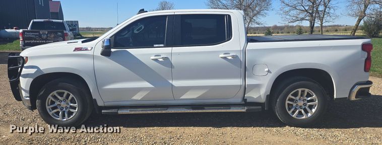 image for item NV9821 2021 Chevrolet Silverado 1500 LT Crew Cab pickup truck