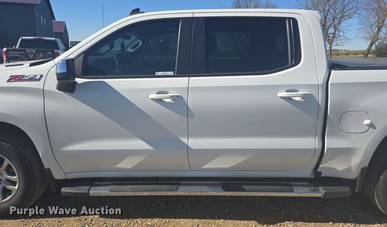 image for item NV9821 2021 Chevrolet Silverado 1500 LT Crew Cab pickup truck