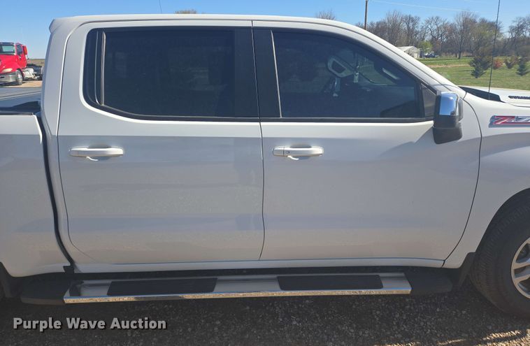 image for item NV9821 2021 Chevrolet Silverado 1500 LT Crew Cab pickup truck