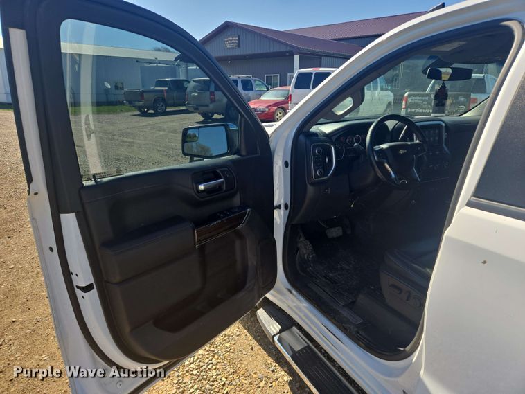 image for item NV9821 2021 Chevrolet Silverado 1500 LT Crew Cab pickup truck