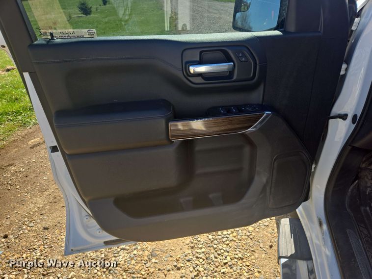 image for item NV9821 2021 Chevrolet Silverado 1500 LT Crew Cab pickup truck