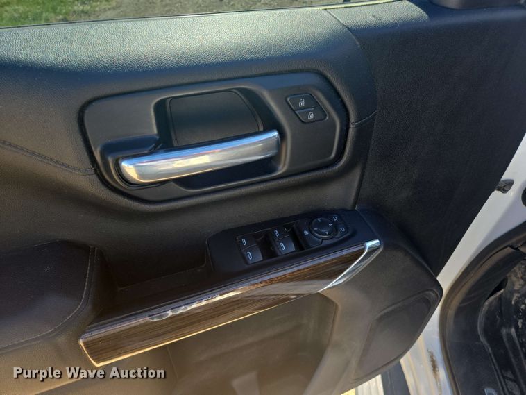 image for item NV9821 2021 Chevrolet Silverado 1500 LT Crew Cab pickup truck