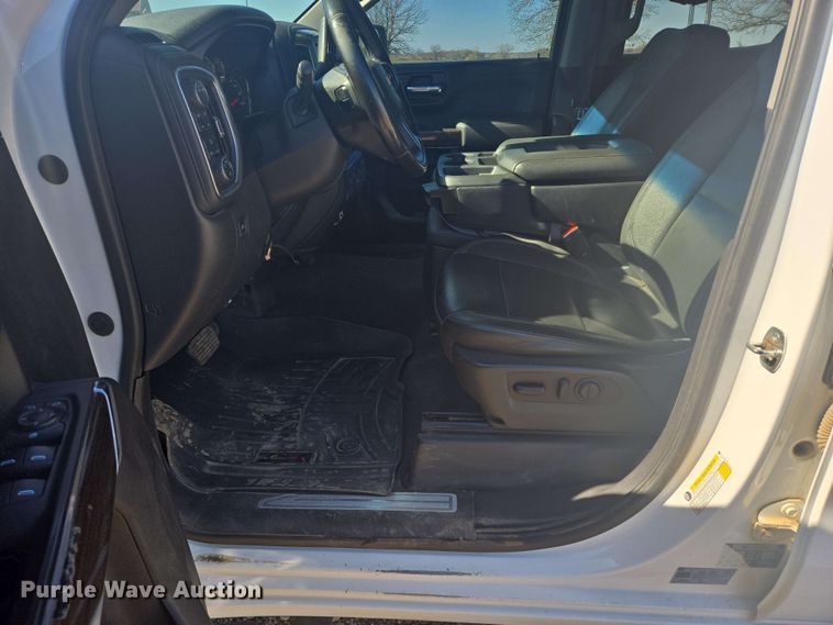 image for item NV9821 2021 Chevrolet Silverado 1500 LT Crew Cab pickup truck