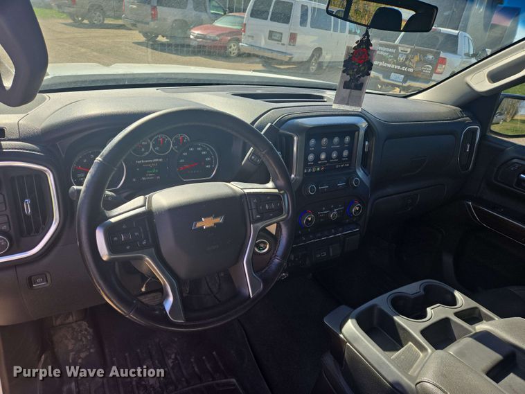 image for item NV9821 2021 Chevrolet Silverado 1500 LT Crew Cab pickup truck