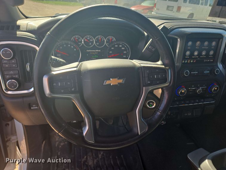 image for item NV9821 2021 Chevrolet Silverado 1500 LT Crew Cab pickup truck