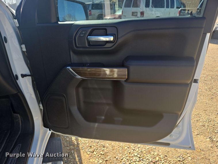 image for item NV9821 2021 Chevrolet Silverado 1500 LT Crew Cab pickup truck