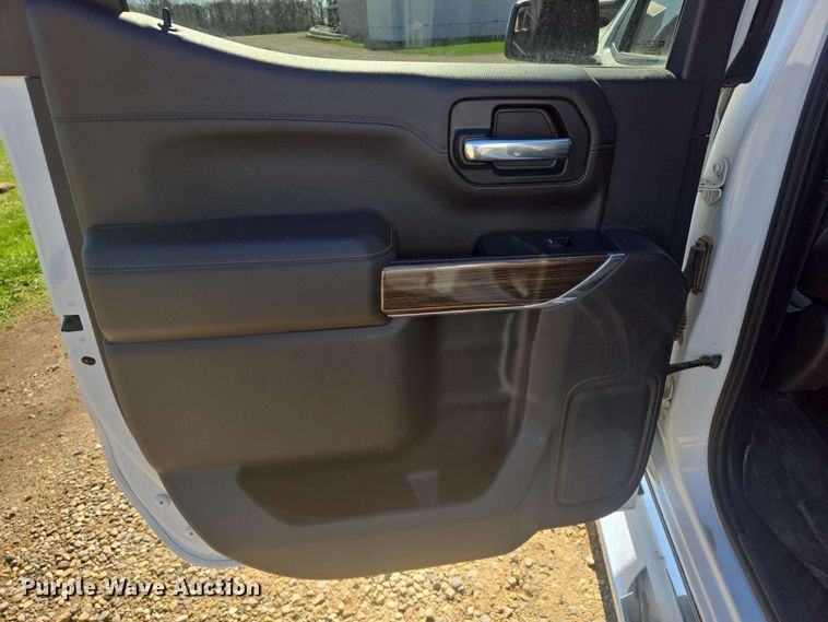 image for item NV9821 2021 Chevrolet Silverado 1500 LT Crew Cab pickup truck