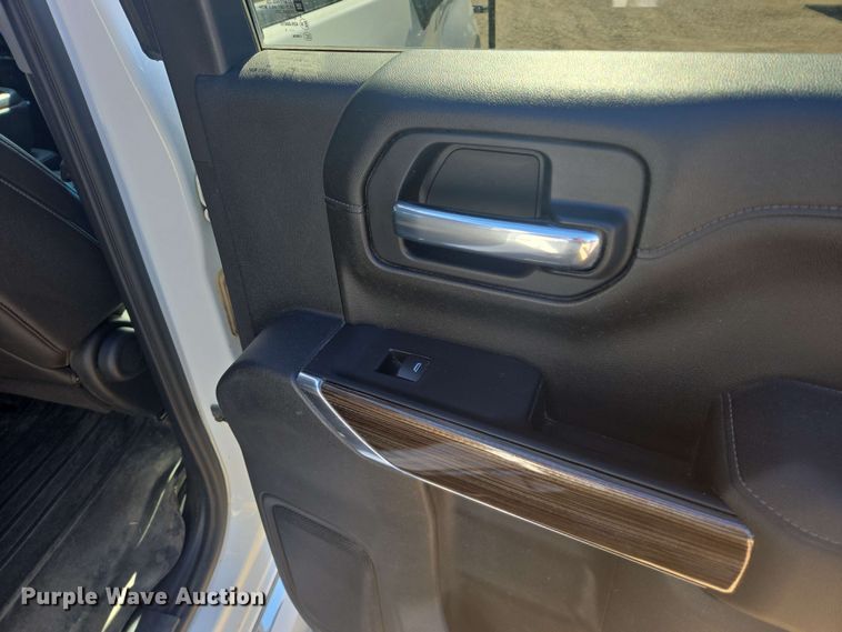 image for item NV9821 2021 Chevrolet Silverado 1500 LT Crew Cab pickup truck