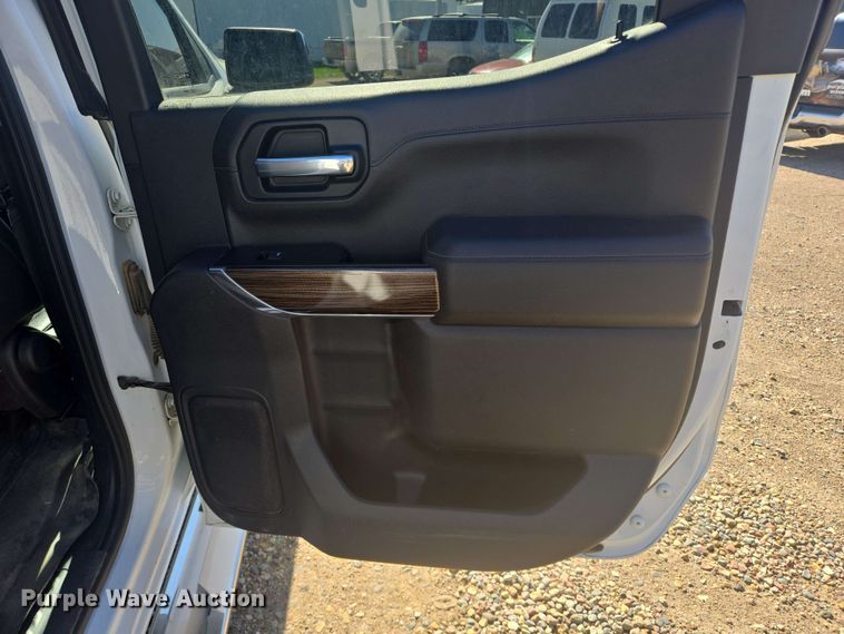 image for item NV9821 2021 Chevrolet Silverado 1500 LT Crew Cab pickup truck