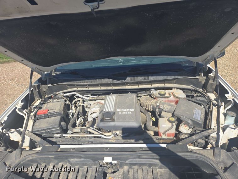 image for item NV9821 2021 Chevrolet Silverado 1500 LT Crew Cab pickup truck