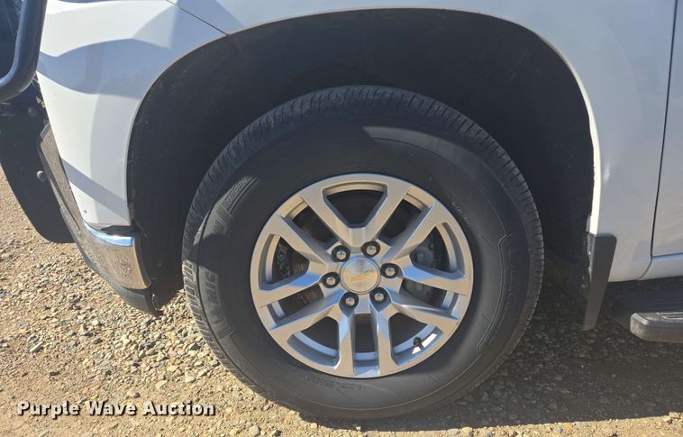 image for item NV9821 2021 Chevrolet Silverado 1500 LT Crew Cab pickup truck