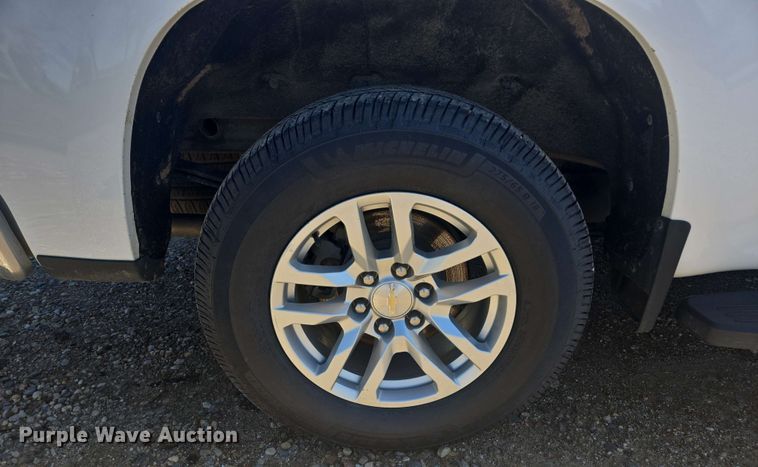 image for item NV9821 2021 Chevrolet Silverado 1500 LT Crew Cab pickup truck