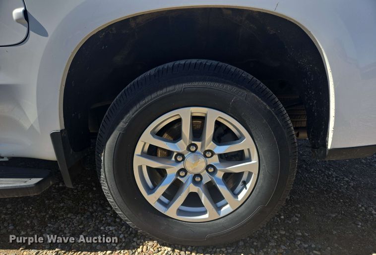 image for item NV9821 2021 Chevrolet Silverado 1500 LT Crew Cab pickup truck