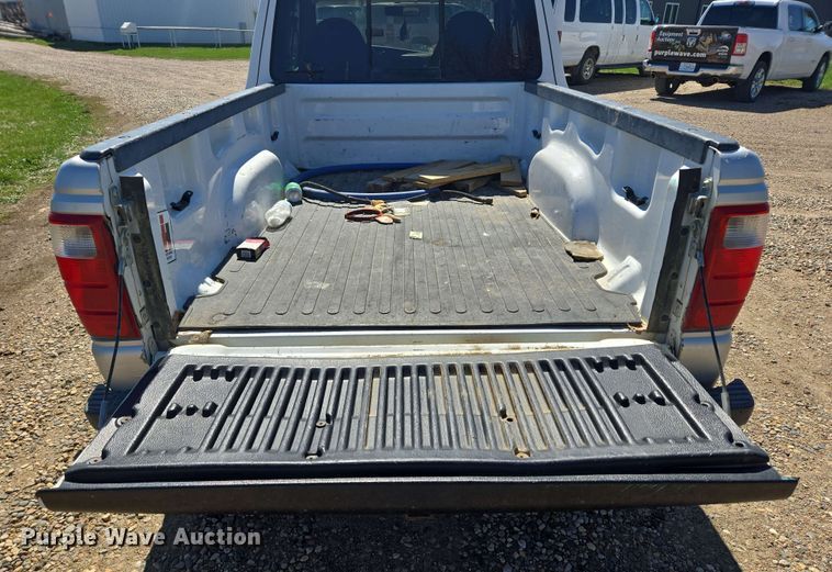 image for item NV9822 2003 Ford Ranger SuperCab pickup truck