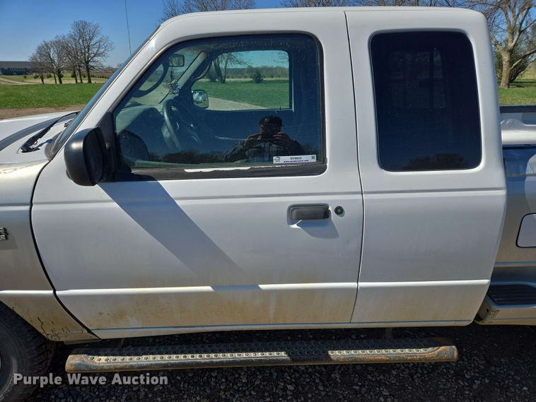 image for item NV9822 2003 Ford Ranger SuperCab pickup truck