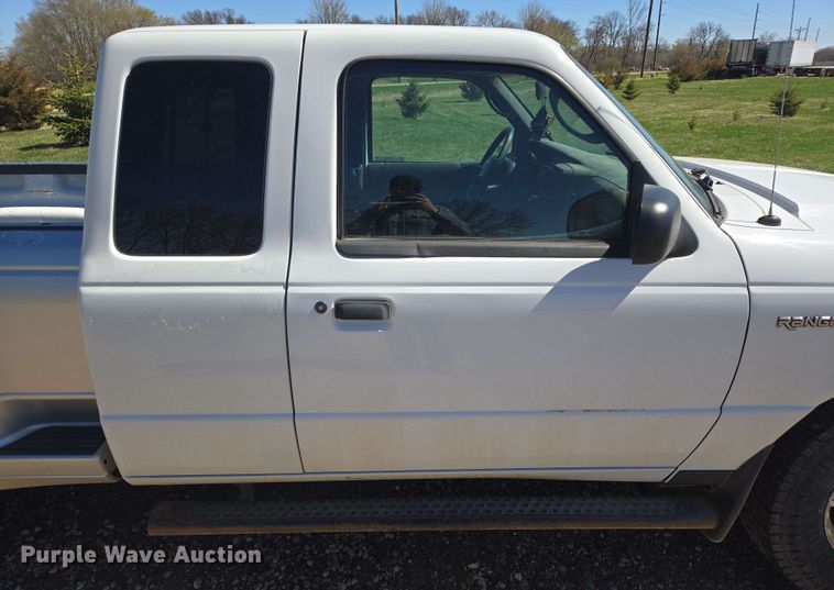 image for item NV9822 2003 Ford Ranger SuperCab pickup truck