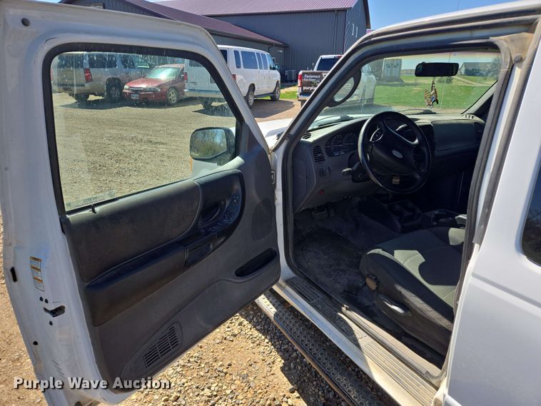 image for item NV9822 2003 Ford Ranger SuperCab pickup truck
