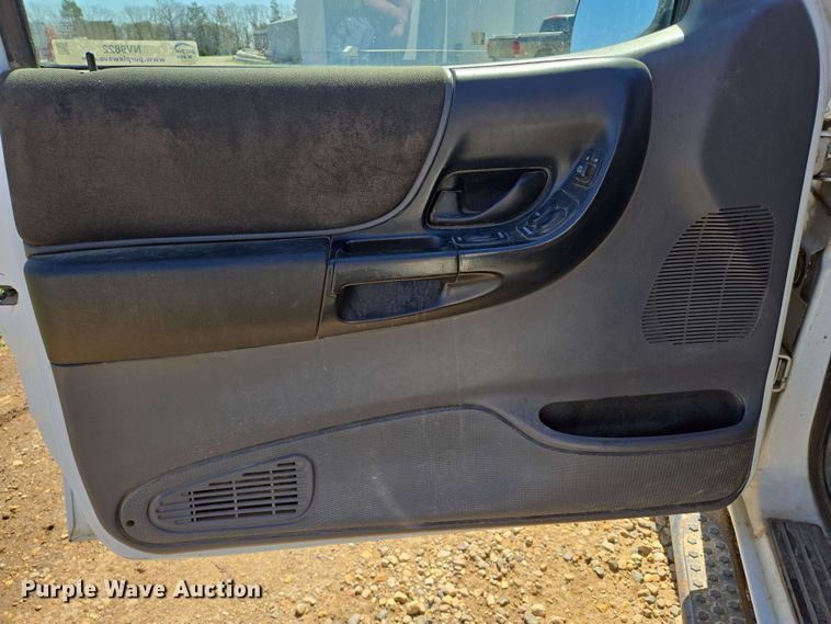 image for item NV9822 2003 Ford Ranger SuperCab pickup truck