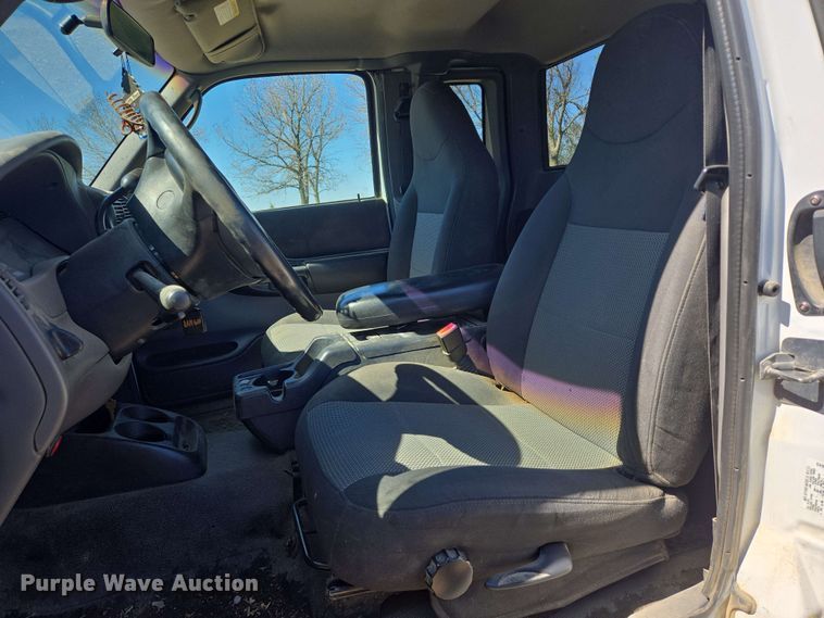 image for item NV9822 2003 Ford Ranger SuperCab pickup truck