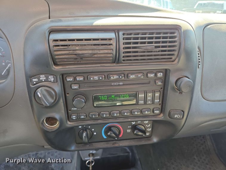 image for item NV9822 2003 Ford Ranger SuperCab pickup truck