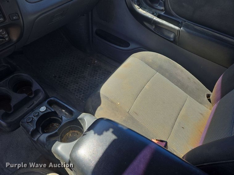 image for item NV9822 2003 Ford Ranger SuperCab pickup truck