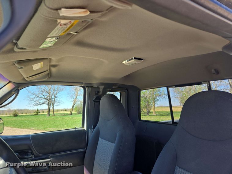 image for item NV9822 2003 Ford Ranger SuperCab pickup truck