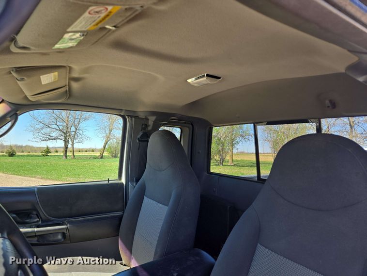 image for item NV9822 2003 Ford Ranger SuperCab pickup truck