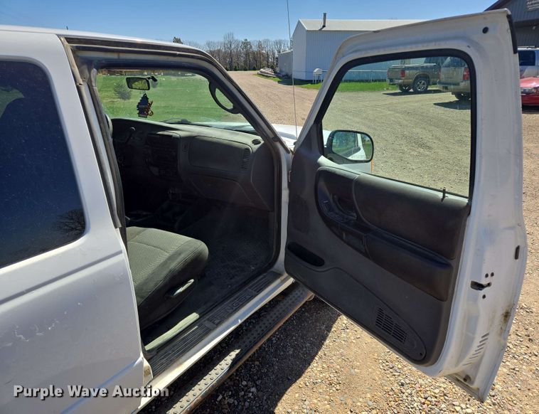 image for item NV9822 2003 Ford Ranger SuperCab pickup truck