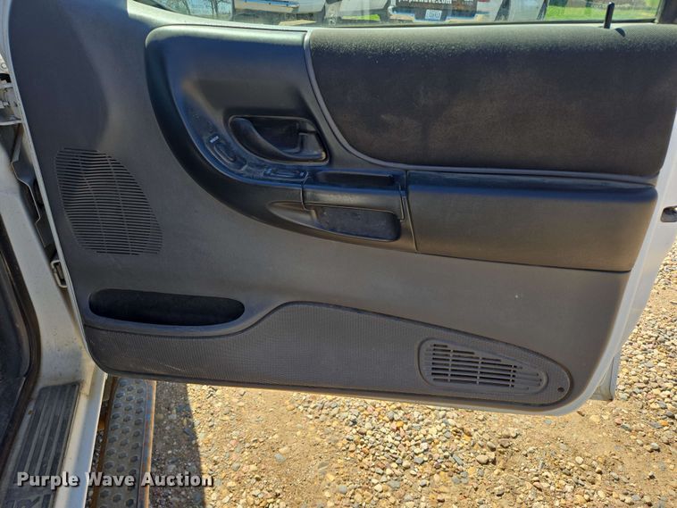 image for item NV9822 2003 Ford Ranger SuperCab pickup truck