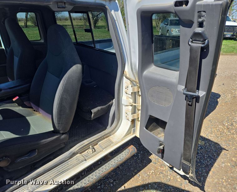 image for item NV9822 2003 Ford Ranger SuperCab pickup truck