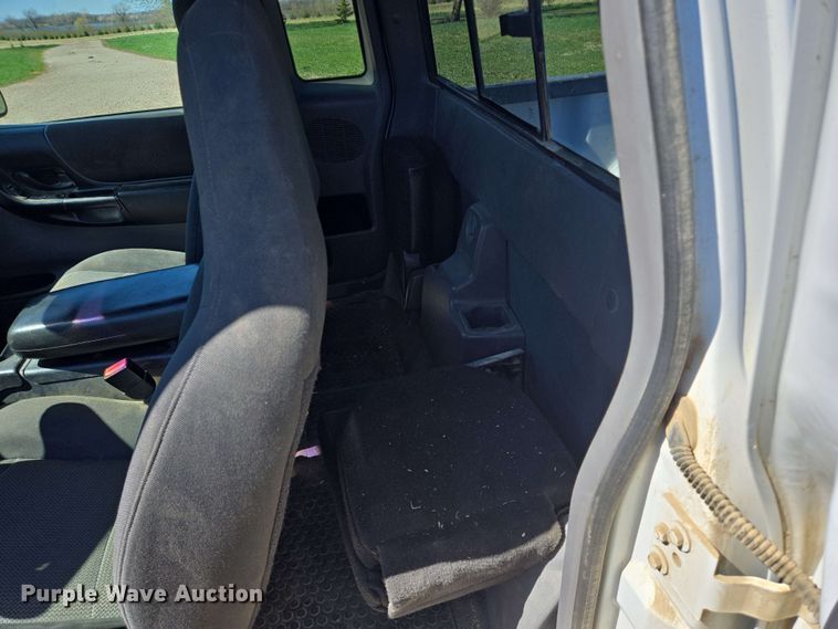 image for item NV9822 2003 Ford Ranger SuperCab pickup truck