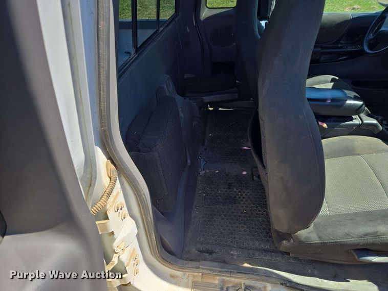 image for item NV9822 2003 Ford Ranger SuperCab pickup truck