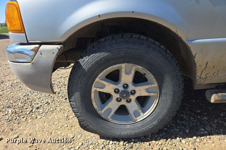 image for item NV9822 2003 Ford Ranger SuperCab pickup truck