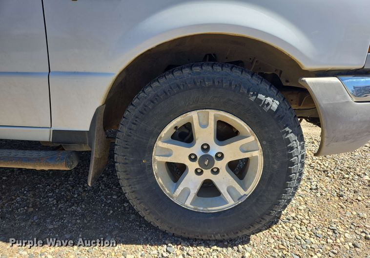 image for item NV9822 2003 Ford Ranger SuperCab pickup truck