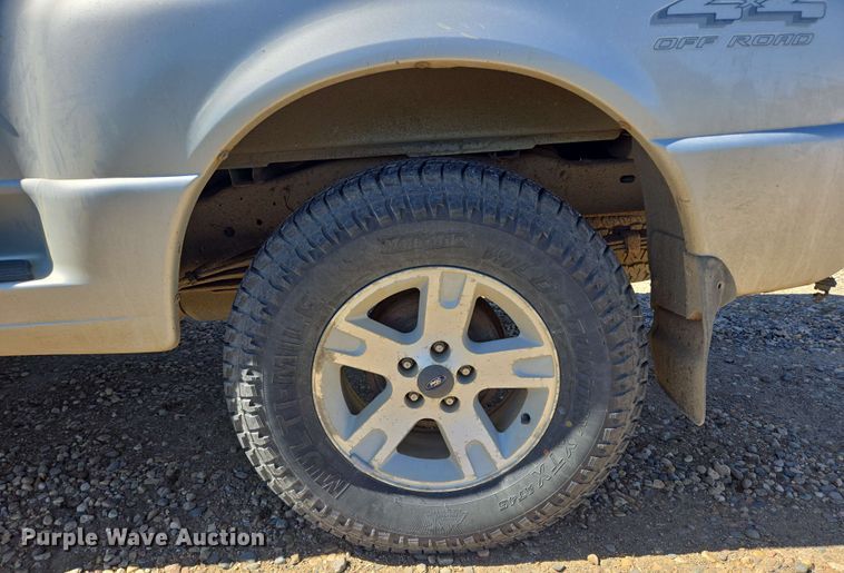 image for item NV9822 2003 Ford Ranger SuperCab pickup truck